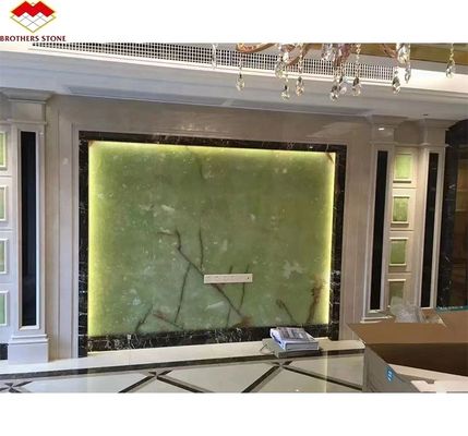 現代のグラフィックデザインとテーブルバックグラウンドのための天然緑玉オニックス大理石板