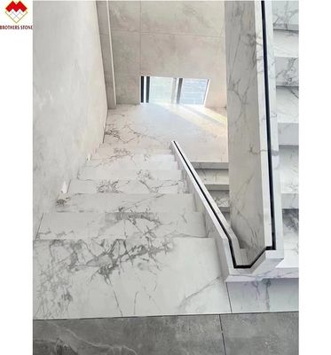 MOHS 6-7 硬さ 白色大理石型 ポルセランタイル スタイリング付き階段