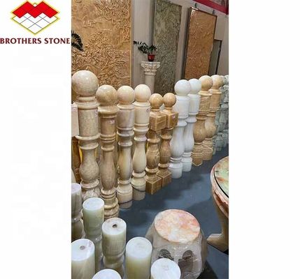 階段柱のための現代オニックス大理石柱 磨いた天然石デザイン