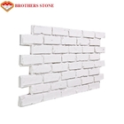 白いFauxBrickの壁パネルの積み重ねられた石造りの設計壁パネル