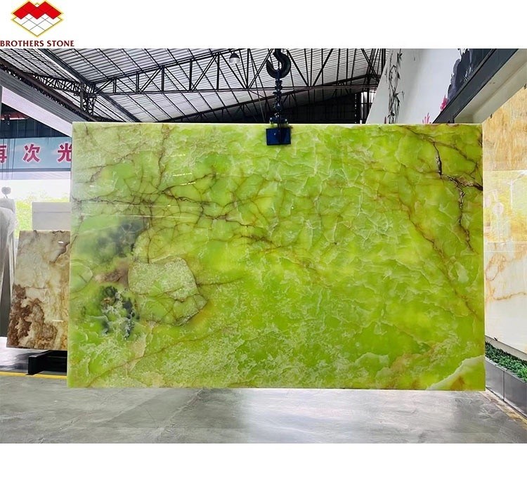 現代のグラフィックデザインとテーブルバックグラウンドのための天然緑玉オニックス大理石板